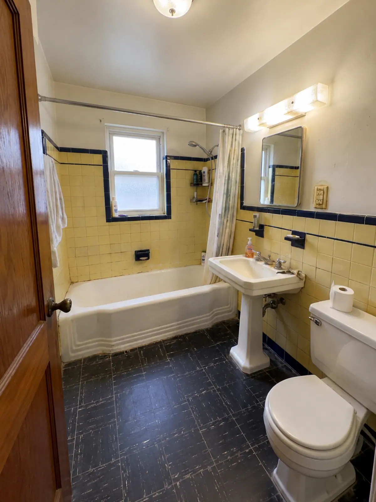 El mismo baño de Recoleta antes de la remodelación